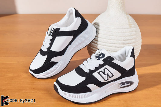 كوتشي اطفالي شيك اووي ف اللبس Ey2621