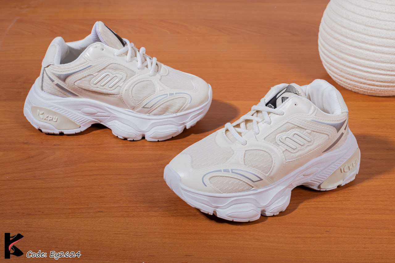 كوتشي اطفالي شيك اووي ف اللبس Ey2624