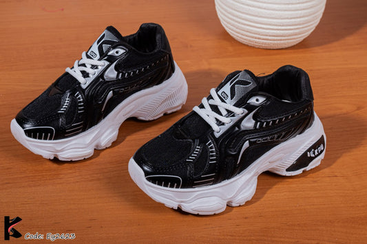 كوتشي اطفالي متريال مستورد لعشاق التميز 🤍✨Ey2623