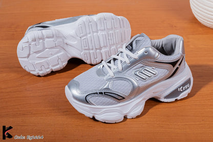 كوتشي اطفالي شيك اووي ف اللبس Ey2624