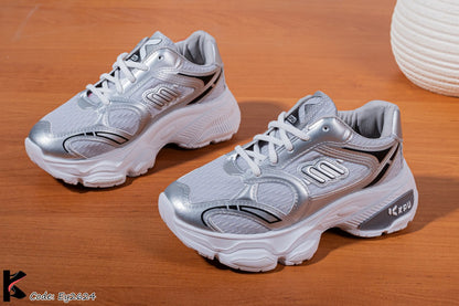 كوتشي اطفالي شيك اووي ف اللبس Ey2624