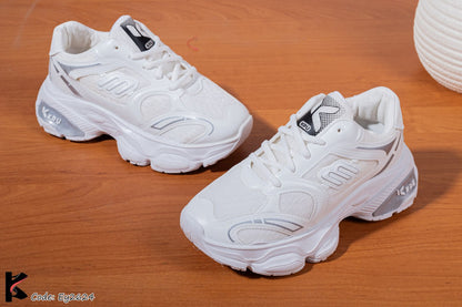 كوتشي اطفالي شيك اووي ف اللبس Ey2624